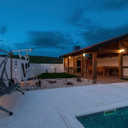 Awesome In Slivno With Outdoor Swimming Pool Holiday home *