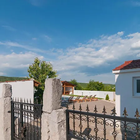 Holiday home Awesome In Slivno With Outdoor Swimming Pool Grepe